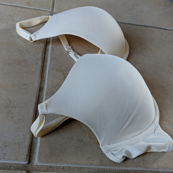 Victoria's Secret 36C Ivory Silky Bra, barely worn - Picture 6 of 6